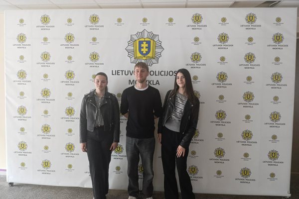 Kalvarijos gimnazijos mokiniai lankėsi Lietuvos policijos mokykloje (1)