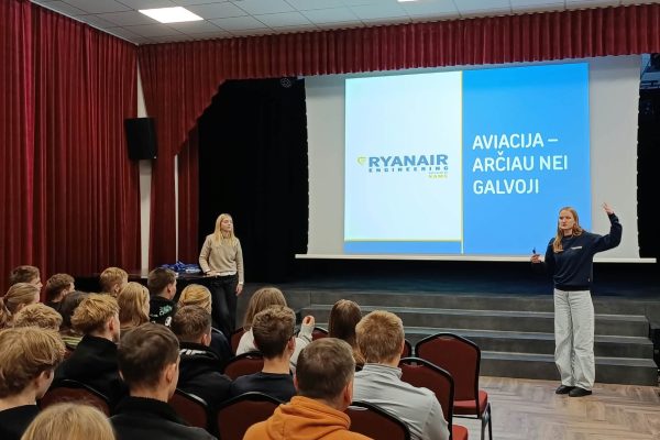 Aviacijos sektoriaus profesijos ir karjeros galimybės – nuo gimnazijos suolo iki aviacijos pasaulio (1)